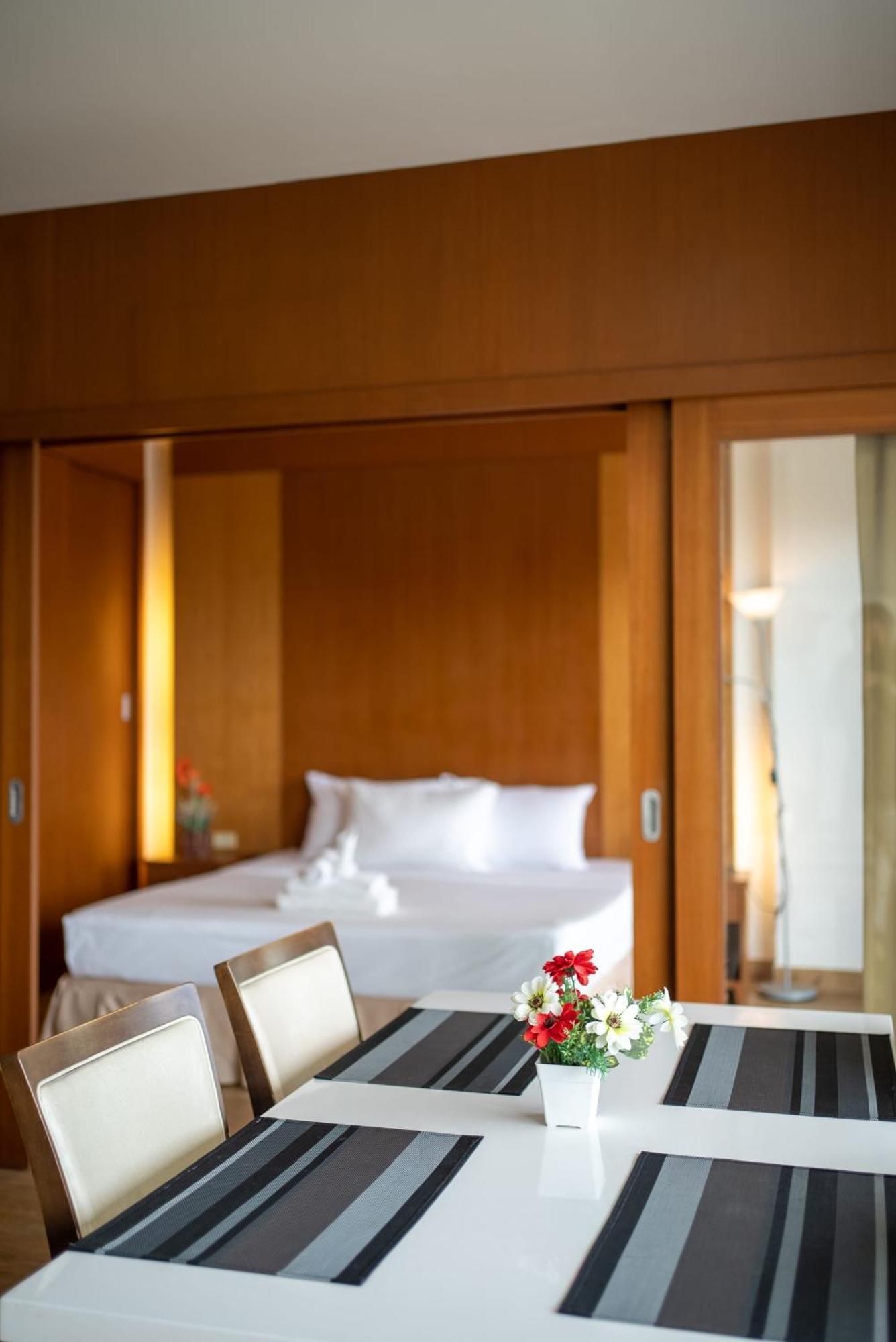 Hotel Vtsix At View Talay 6 Pattaya Exterior foto