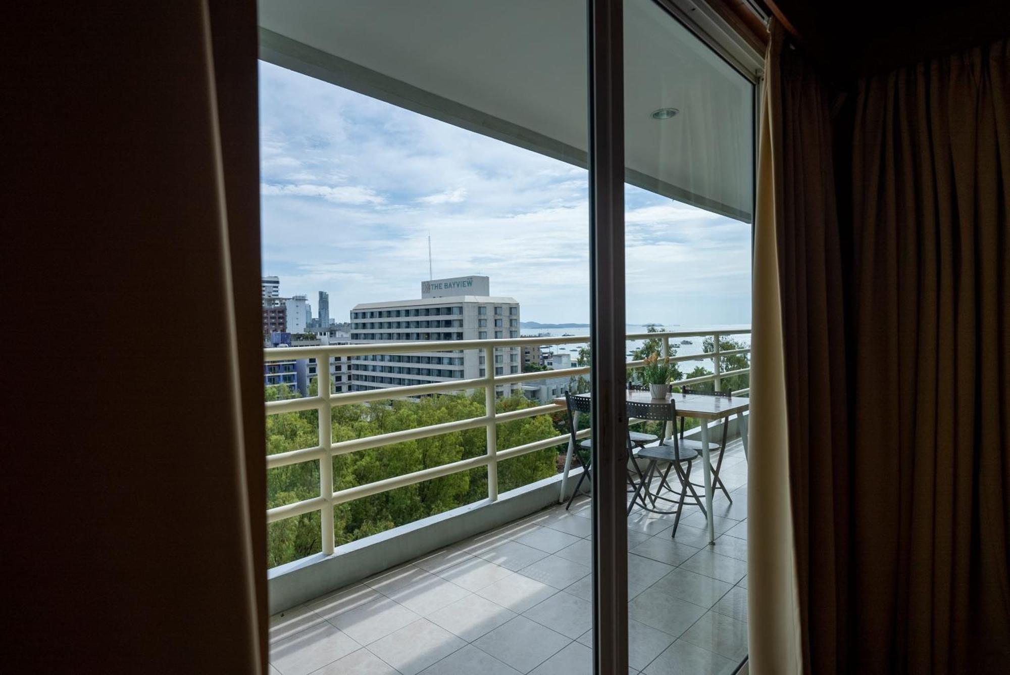 Hotel Vtsix At View Talay 6 Pattaya Exterior foto